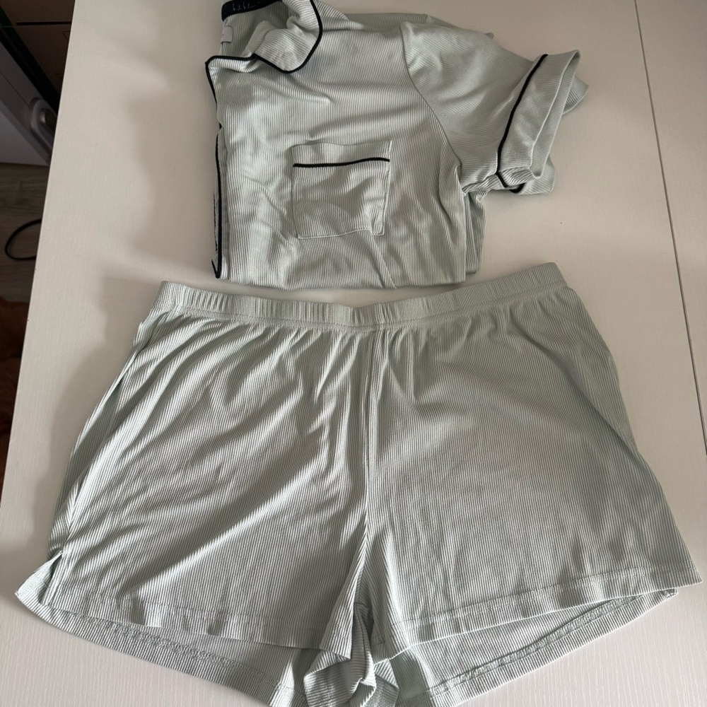 Nicole Miller Pale Mint Green Short Sleeve Pajama Set with Black Piping - Picture 5 of 6